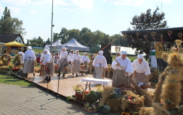2022.08.27 DOŻYNKI GMINNO-PARAFIALNE W SADKACH 292