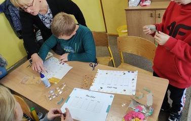 2022.09.22 ZAJĘCIA PLASTYCZNE Z II, III KLASĄ 4