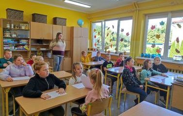 2022.09.22 ZAJĘCIA PLASTYCZNE Z II, III KLASĄ 6