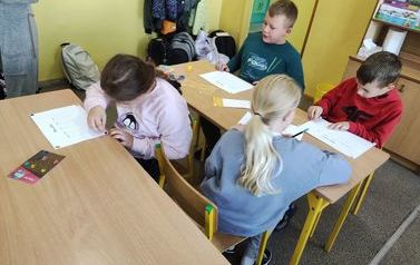 2022.09.22 ZAJĘCIA PLASTYCZNE Z II, III KLASĄ 14