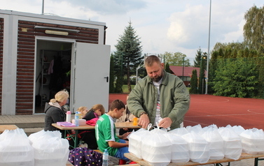 2022.09.24 TURNIEJ PIŁKARSKI I PIKNIK PROZDROWOTNY NA ORLIKU 42