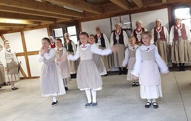 2022.10.02 WYSTĘP SADKOWIAN I JABŁONECZKI W ZŁOTOWIE 4