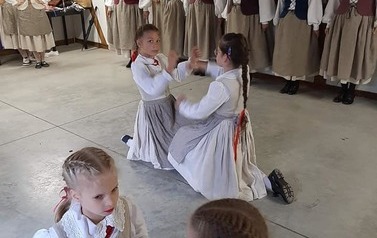 2022.10.02 WYSTĘP SADKOWIAN I JABŁONECZKI W ZŁOTOWIE 5