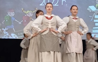 2022.10.13 WYSTĘP "JABŁONECZKI" Z KOAZJI DNIA EDUKACJI NARODOWEJ 1