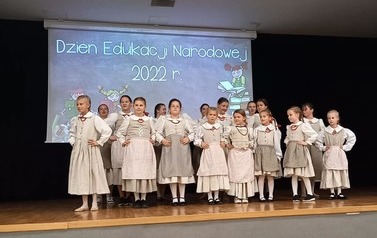 2022.10.13 WYSTĘP "JABŁONECZKI" Z KOAZJI DNIA EDUKACJI NARODOWEJ 5