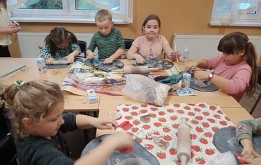 2022.10.27 WARSZTATY CERAMICZNE DLA DZIECI Z JADWIŻYNA 2