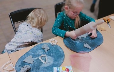 2022.10.27 WARSZTATY CERAMICZNE DLA DZIECI Z JADWIŻYNA 5