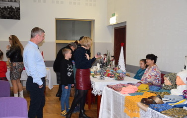 2022.12.11 XV POWIATOWO-GMINNY KONKURS RĘKODZIEŁA "Z KUFERKA BABUNI- ZOMOWE WARIACJE" 74
