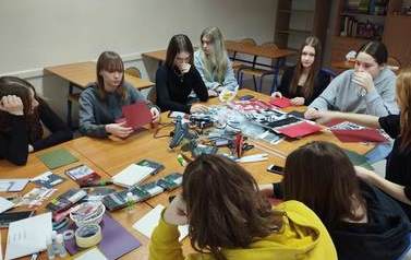 2022.12.07 TWORZENIE KARTEK ŚWIĄTECZNYCH Z PRZYSZŁYMI ARCHITEKTAMI KRAJOBRAZU 17