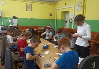 2022.12.13 ZAJĘCIA PLASTYCZNE Z KLASĄ II 4