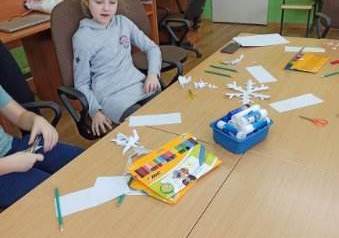 2022.12.13 ZAJĘCIA PLASTYCZNE Z KLASĄ II 5