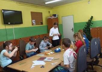 2022.12.13 ZAJĘCIA PLASTYCZNE Z KLASĄ II 8