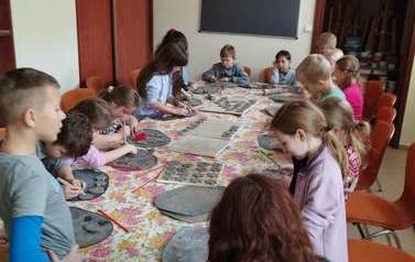 2022.12.13 ZAJĘCIA CERAMICZNE Z KLASĄ 1
