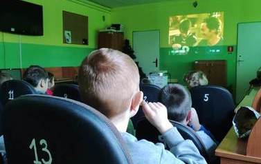 2022.12.14 KINO ŚWIĄTECZNE W DĘBOWIE 1