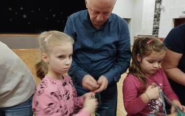 2022.12.20 ŚWIĄTECZNE WARSZTATY RODZINNE W RAMACH ZAJĘĆ TW&Oacute;RCZYCH 12