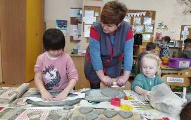 2023.02.08 FERYJNE WARSZTATY CERAMICZNE W PRZEDSZKOLU 2