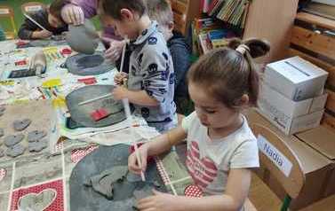 2023.02.08 FERYJNE WARSZTATY CERAMICZNE W PRZEDSZKOLU 5