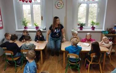 2023.03.14 ZAJĘCIA POBUDZAJĄCE PRACĘ MAŁYCH RĄCZEK 7