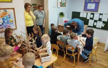 2023.03.14 ZAJĘCIA POBUDZAJĄCE PRACĘ MAŁYCH RĄCZEK 14