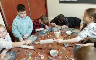 2023.03.30 ZAJĘCIA CERAMICZNE Z KLASĄ IIIB 3