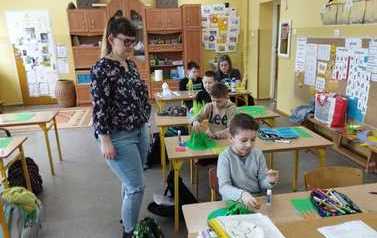 2023.04.12 ZAJĘCIA TECHNICZNO-PLASTYCZNE Z PIERWSZO I DRUGOKLASISTAMI Z DĘBOWA 1