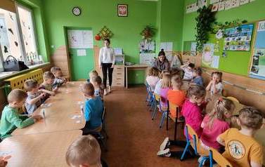 2023.04.25 ZAJĘCIA PATRIOTYCZNE Z PRZEDSZKOLAKAMI 6