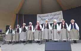 2022.06.26 III MIEJSCE ZESPOŁU FOLKLORYSTYCZNEGO SADKOWIANIE W XI FESTIWALU PIEŚNI LUDOWEJ 1
