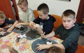 2022.12.02 ZAJĘCIA PROFILAKTYCZNO- ARTYSTYCZNE Z KLASAMI IIIA, IIIC ORAZ Z IC ZE SZKOŁY PODSTAWOWEJ W SADKACH 2