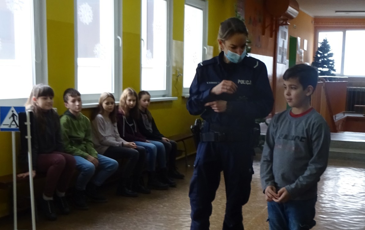 Zdjęcie do 2022.01.19 ZAJĘCIA DLA DZIECI Z DĘBOWA "KONIECZNIE MA BYĆ BEZPIECZNIE"