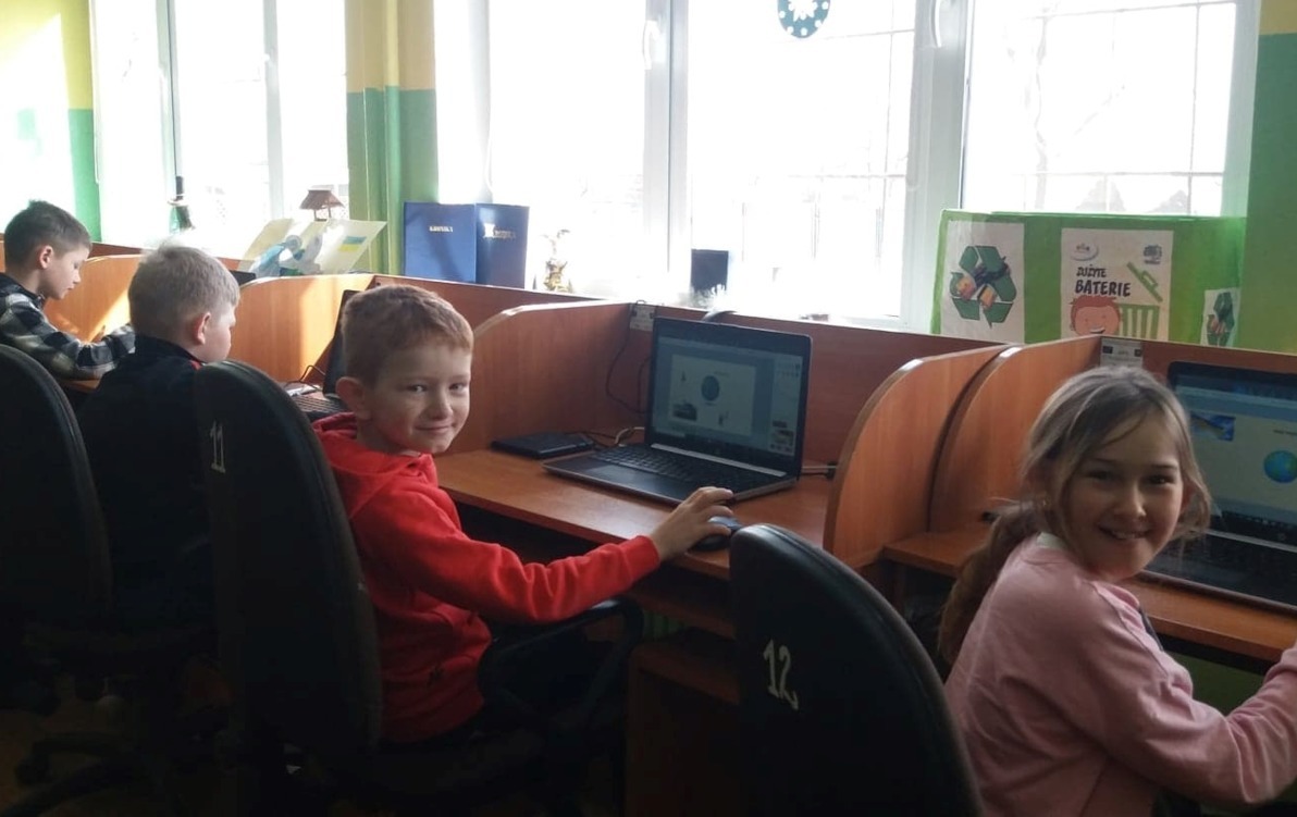 Zdjęcie do 2022.04.04 ZAJĘCIA "AKCJA STOP WOJNIE, STOP PRZEMOCY" W DĘBOWIE