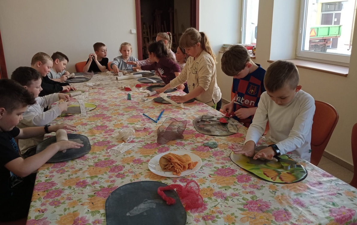 Zdjęcie do 2022.05.12 ZAJĘCIA CERAMICZNE Z IA