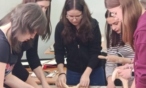 Zdjęcie do 2026.02.11 Ferie w Debowie dzien 3 "Wsp&oacute;lne pączkowanie"