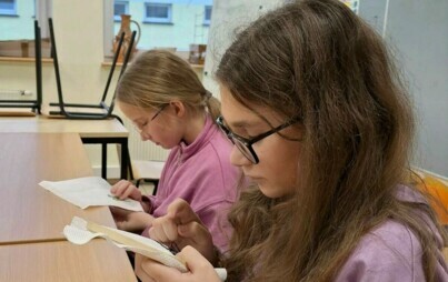 Zdjęcie do 2023.11.17 (i 2023.11.20) ZPT - HAFT KRZYŻYKOWY