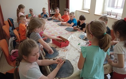 Zdjęcie do 2022.05.05 ZAJĘCIA CERAMICZNE Z PIERWSZAKAMI